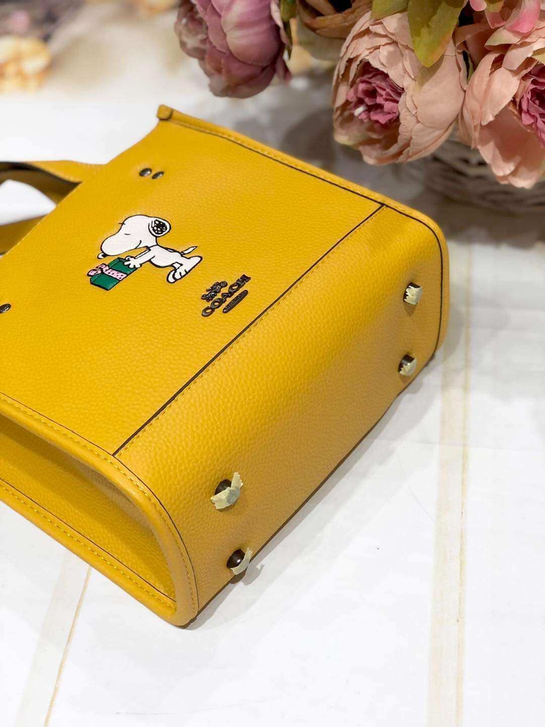 Túi C.oach X Peanuts Dempse họa tiết siêu đẹp