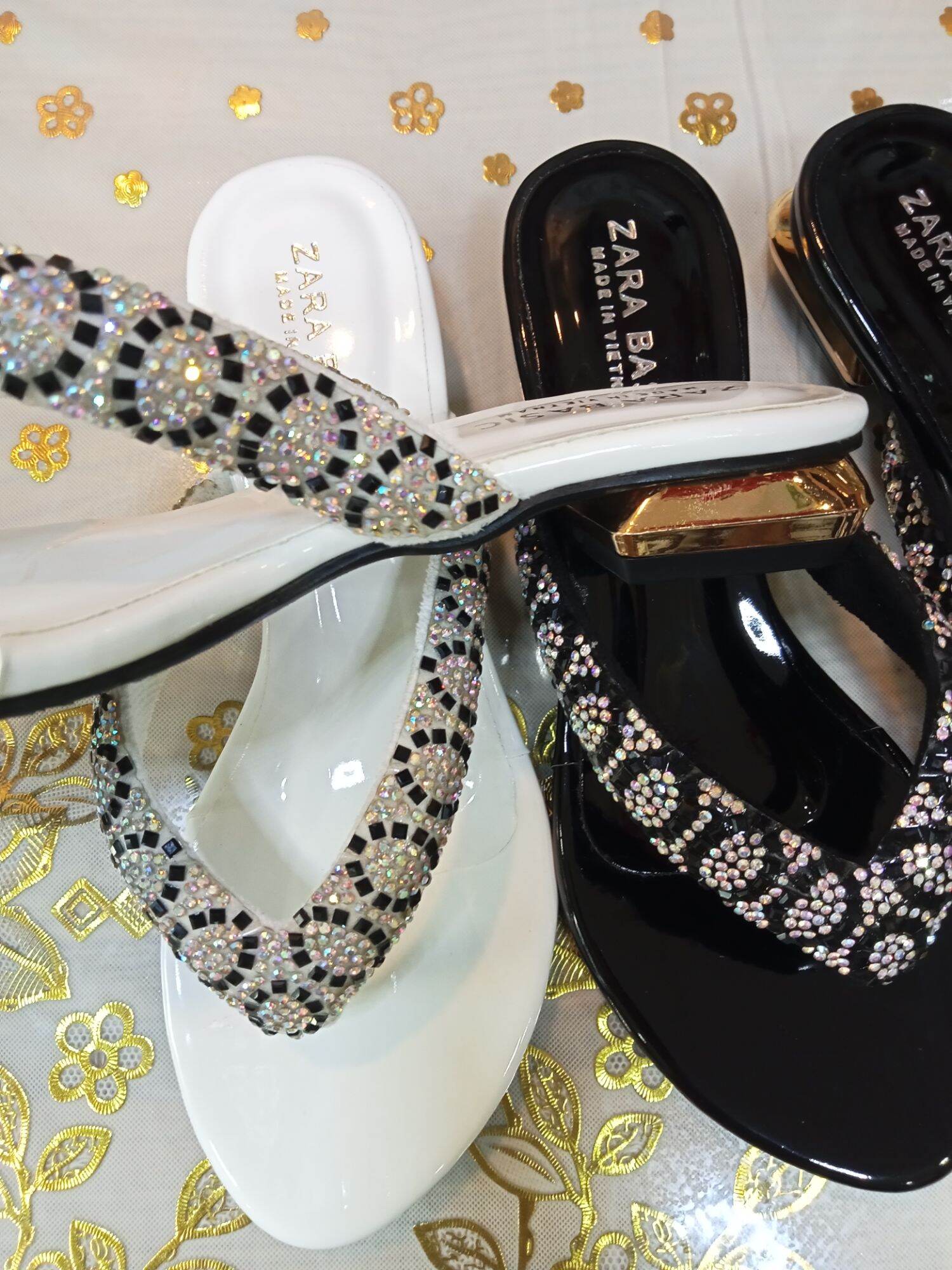 Guốc big size 36-42 .quai đính đá rất đẹp. gót 4p .hãng đảm bảo chất lượng. #deptrungniendep #,giayfepbigsize.#giaydepdep