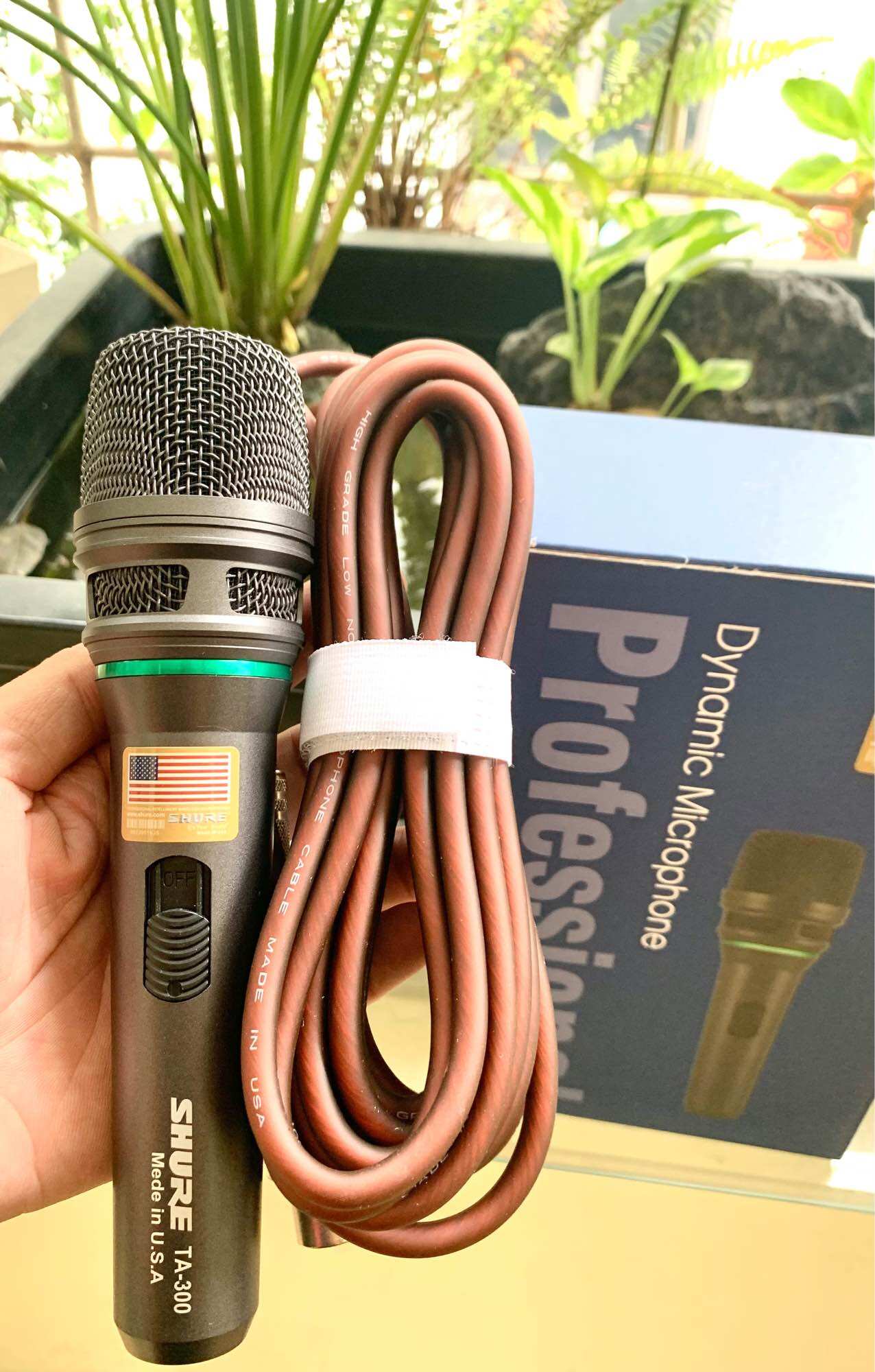 Mic cao cấp karaoke Ta 300 cực hút tiếng, hình thức đẹp .