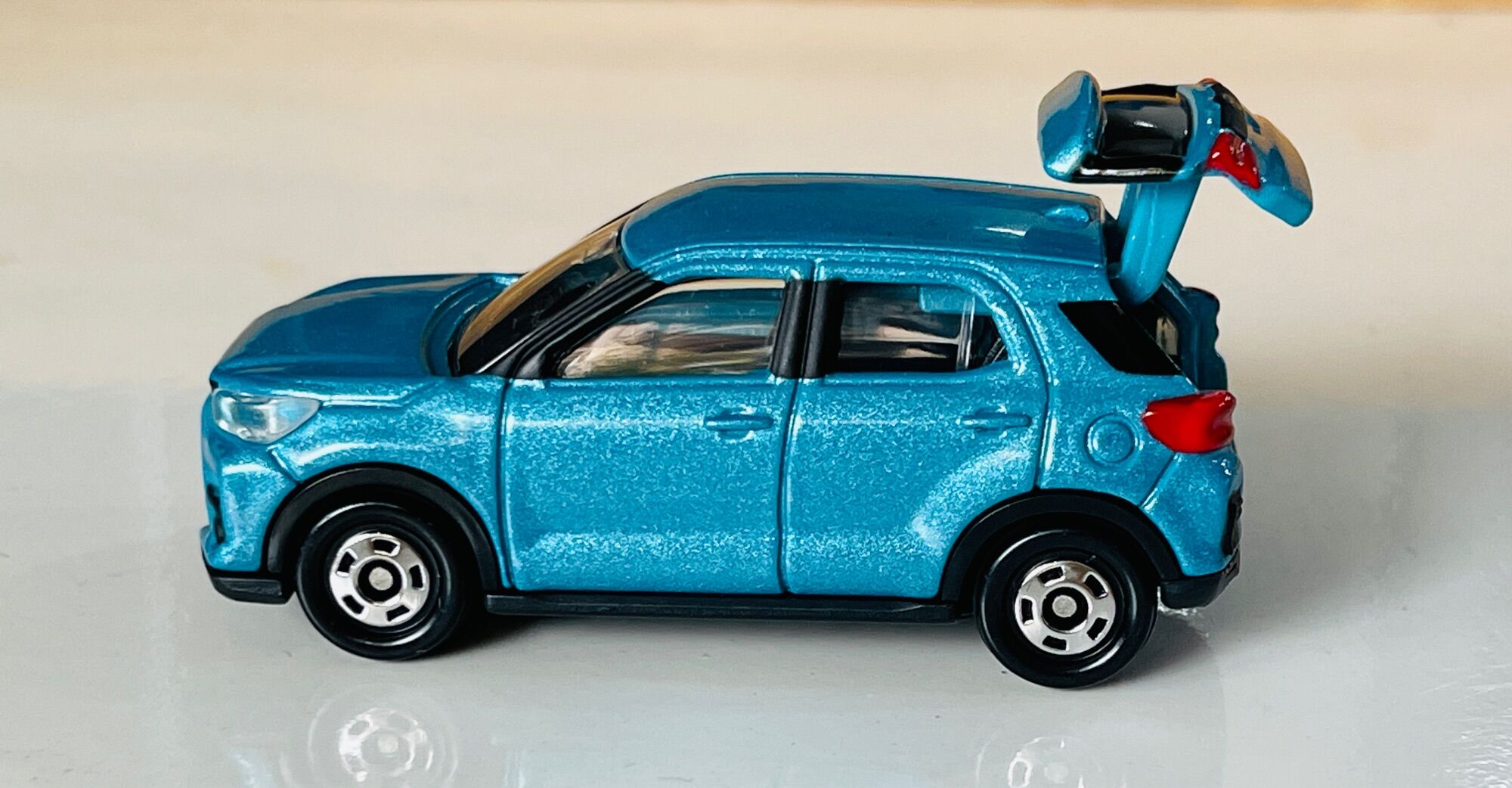 Hobby Store xe mô hình Tomica Toyota Raize
