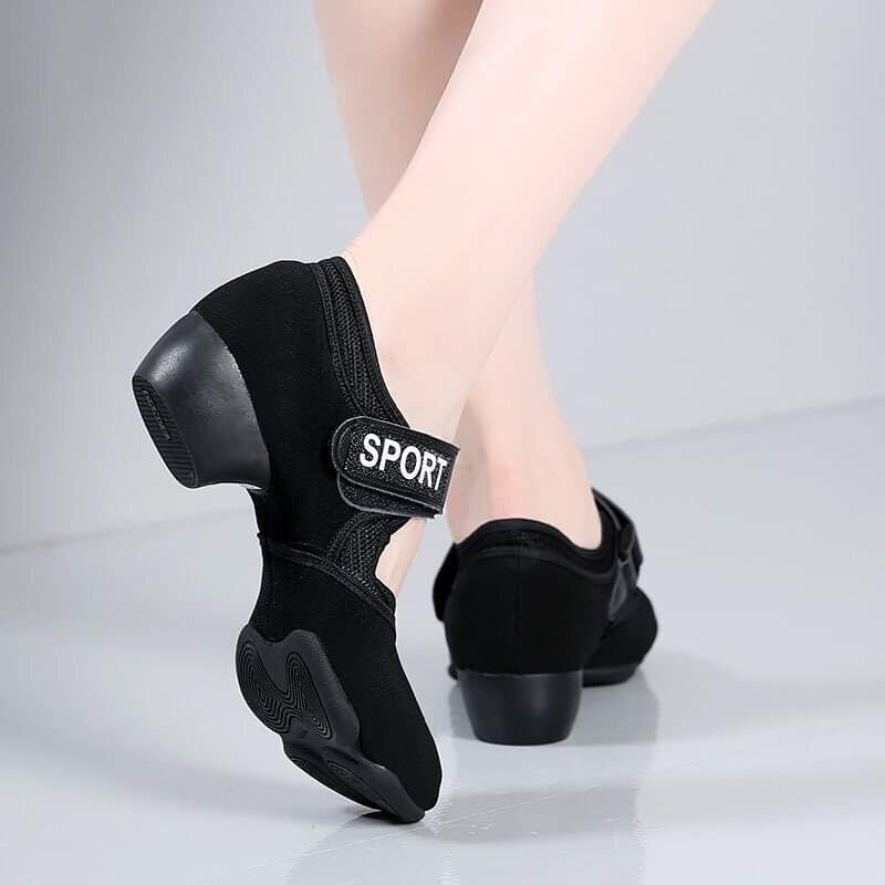 Giầy thể thao nữ. Khiêu vũ đa năng