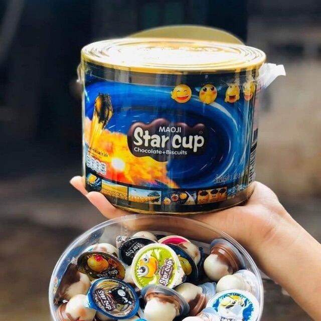 Bánh Quy socola viên Star Cup Thái Lan với 1hộp gồm 100 cốc bánh nhỏ xinh cùng thìa xúc xinh xắn.