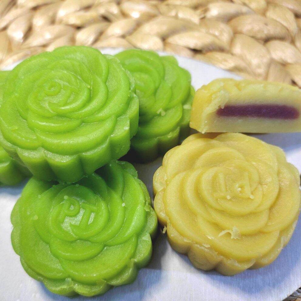 Combo 2 hộp bánh đậu xanh lá dứa nhân dừa và bánh đậu xanh khoai môn