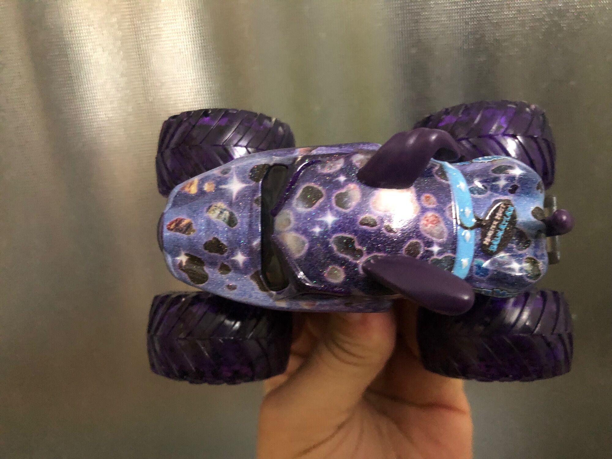 Xe Monster Jam phiên bản chó điên galaxy