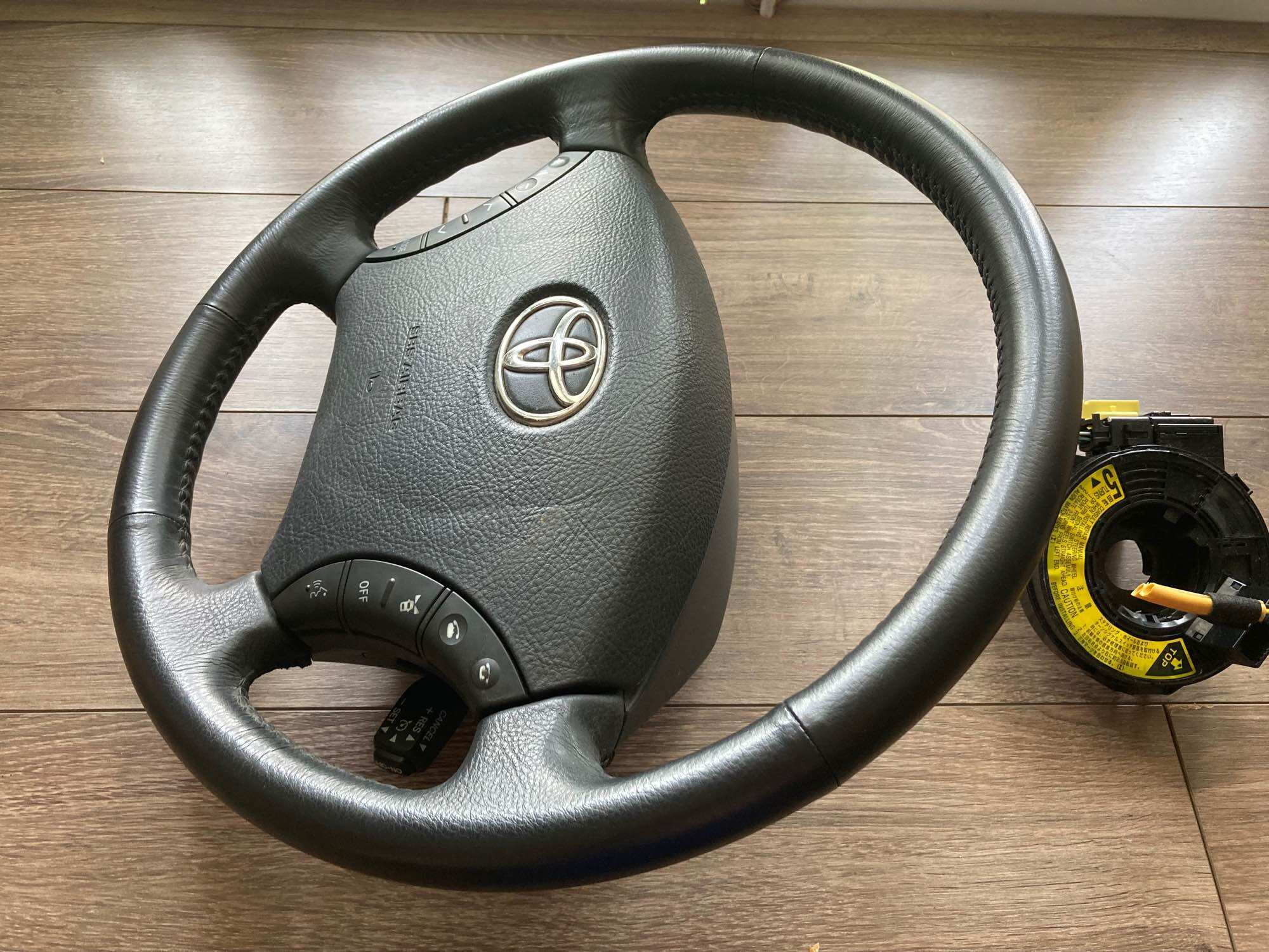 Vô lăng Toyota 4 chấu đủ phím