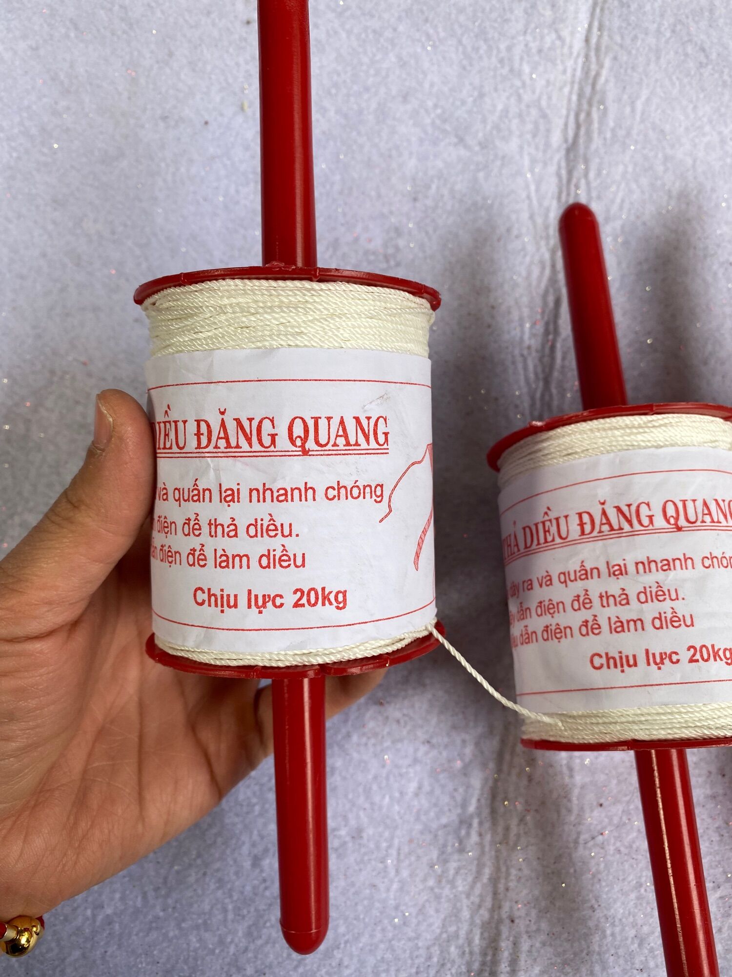 1 quận dây thả diều chịu lực