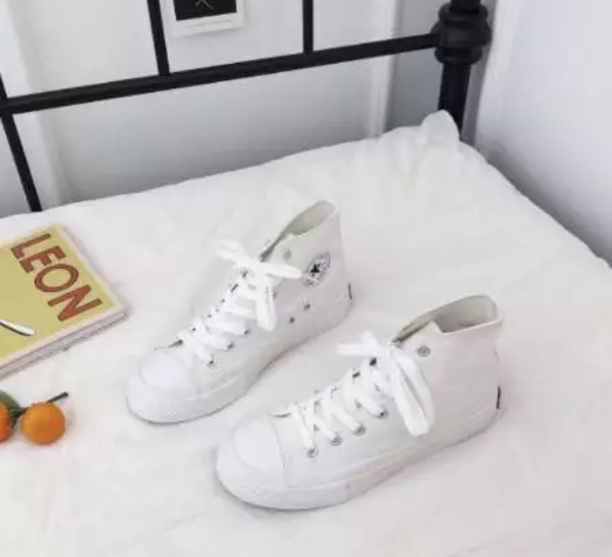 Giày sneaker đổi màu cực hot