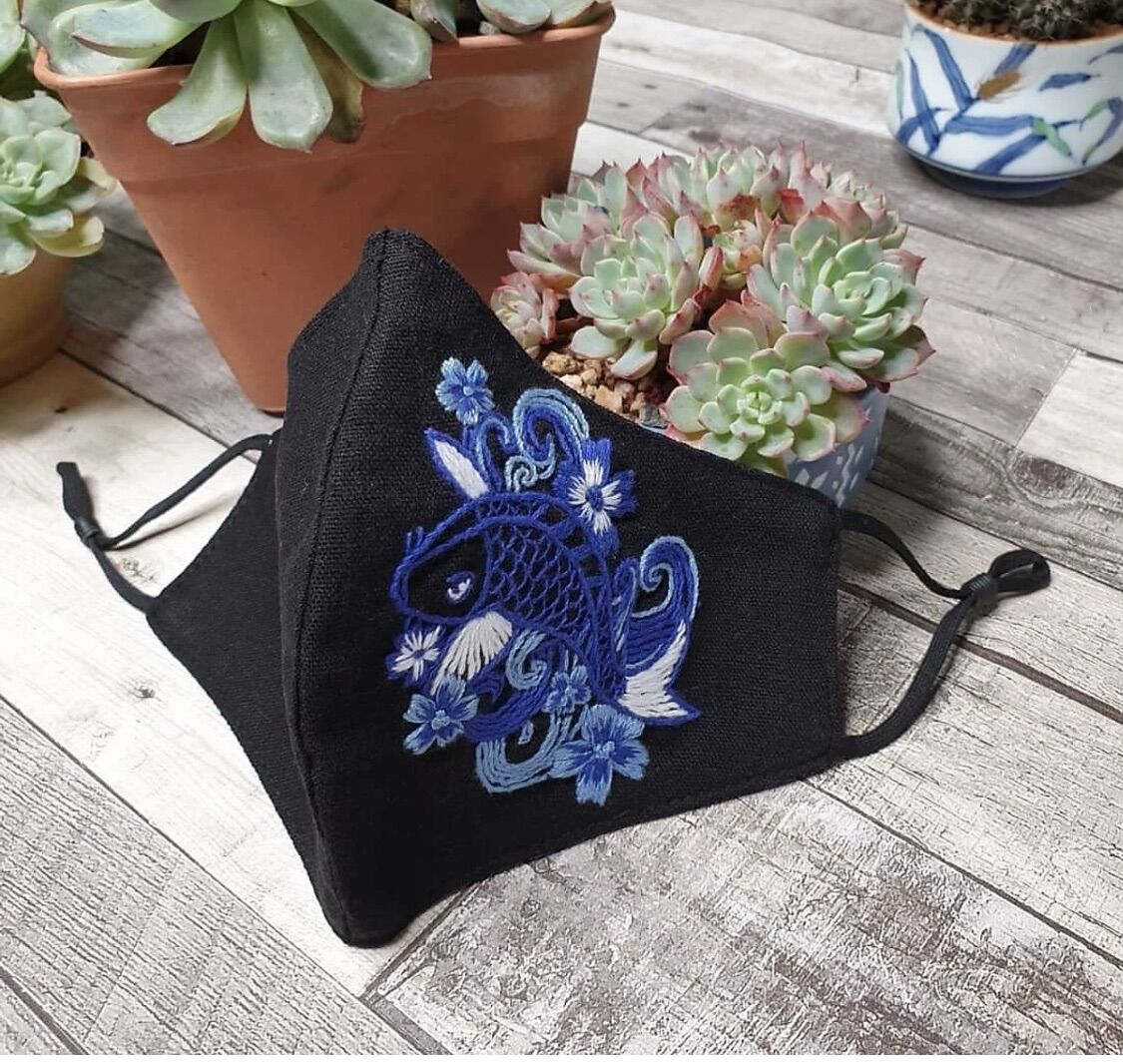 Khẩu trang thêu tay vải linen