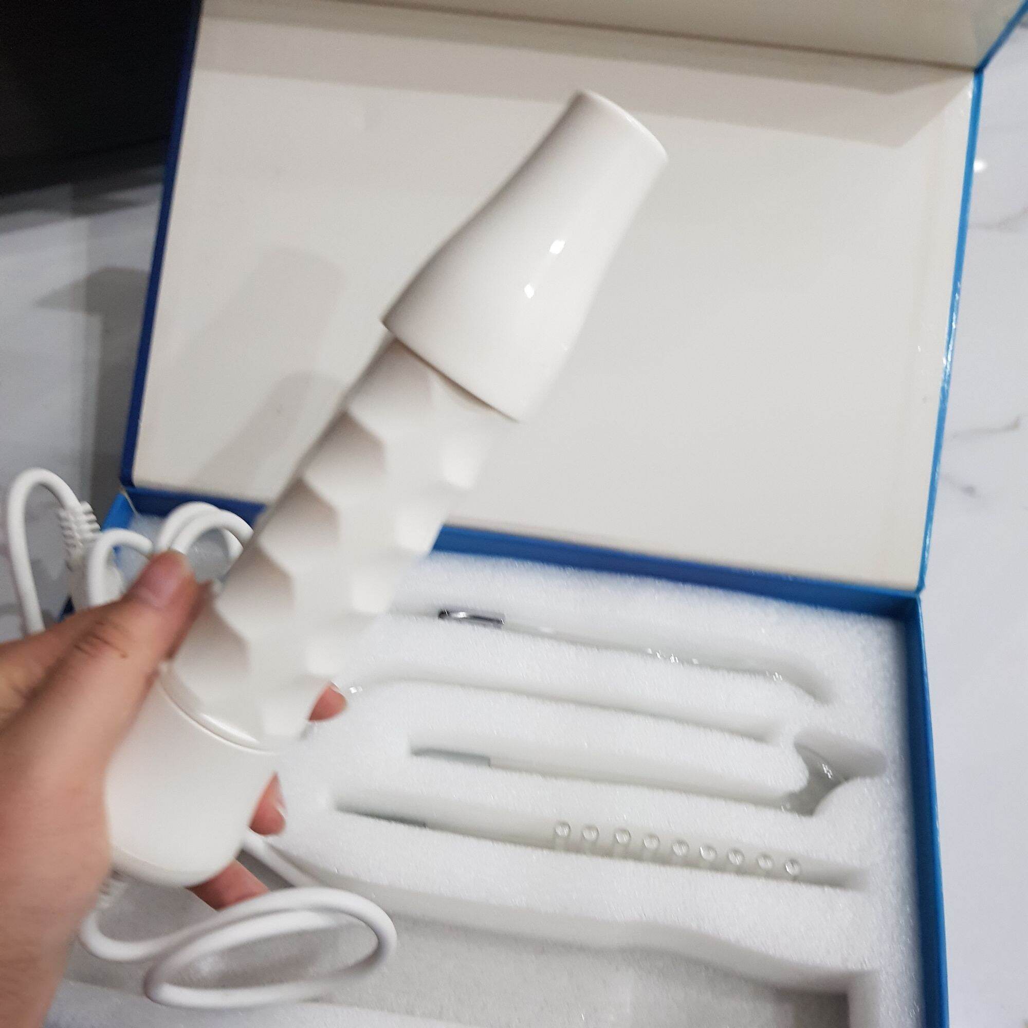 Máy điện tím sát khuẩn sau nặn mụn