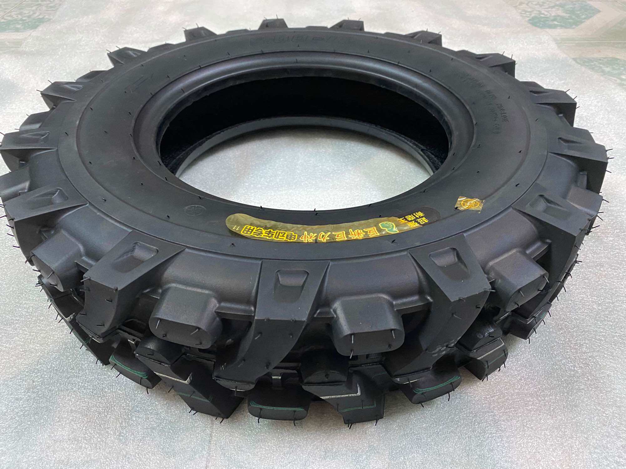 Vỏ lốp máy cày 500-12,hàng đẹp 10pr,tải trọng 650kg dùng ráp cho các loại mâm,lazang 400,450,500-12
