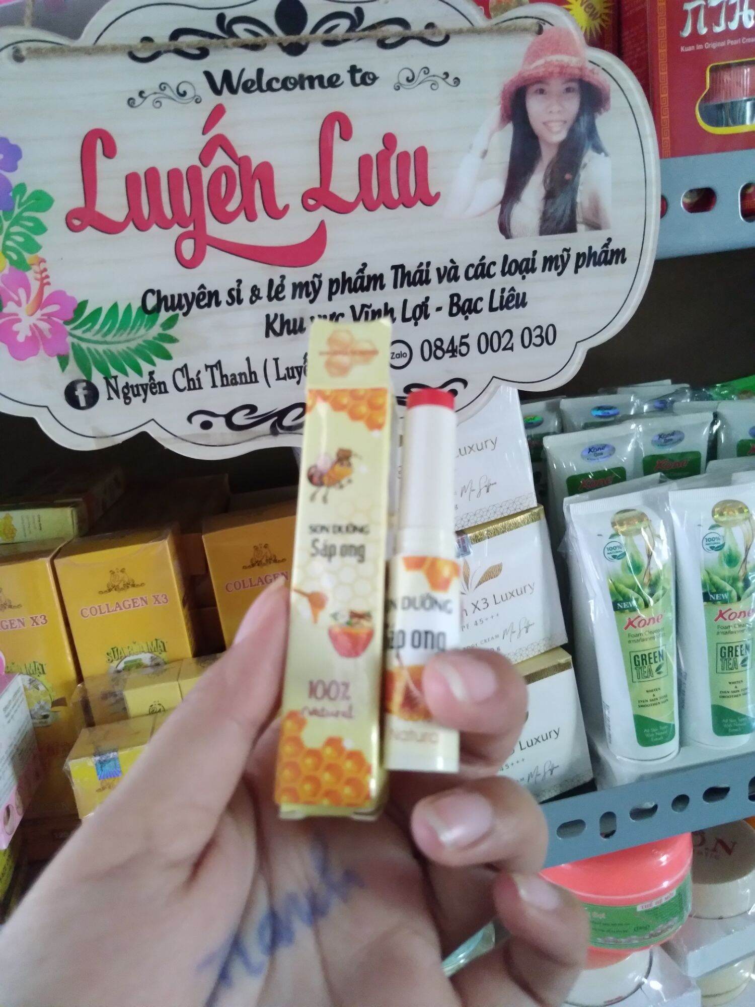 son dưỡng sáp ong màu đỏ cam