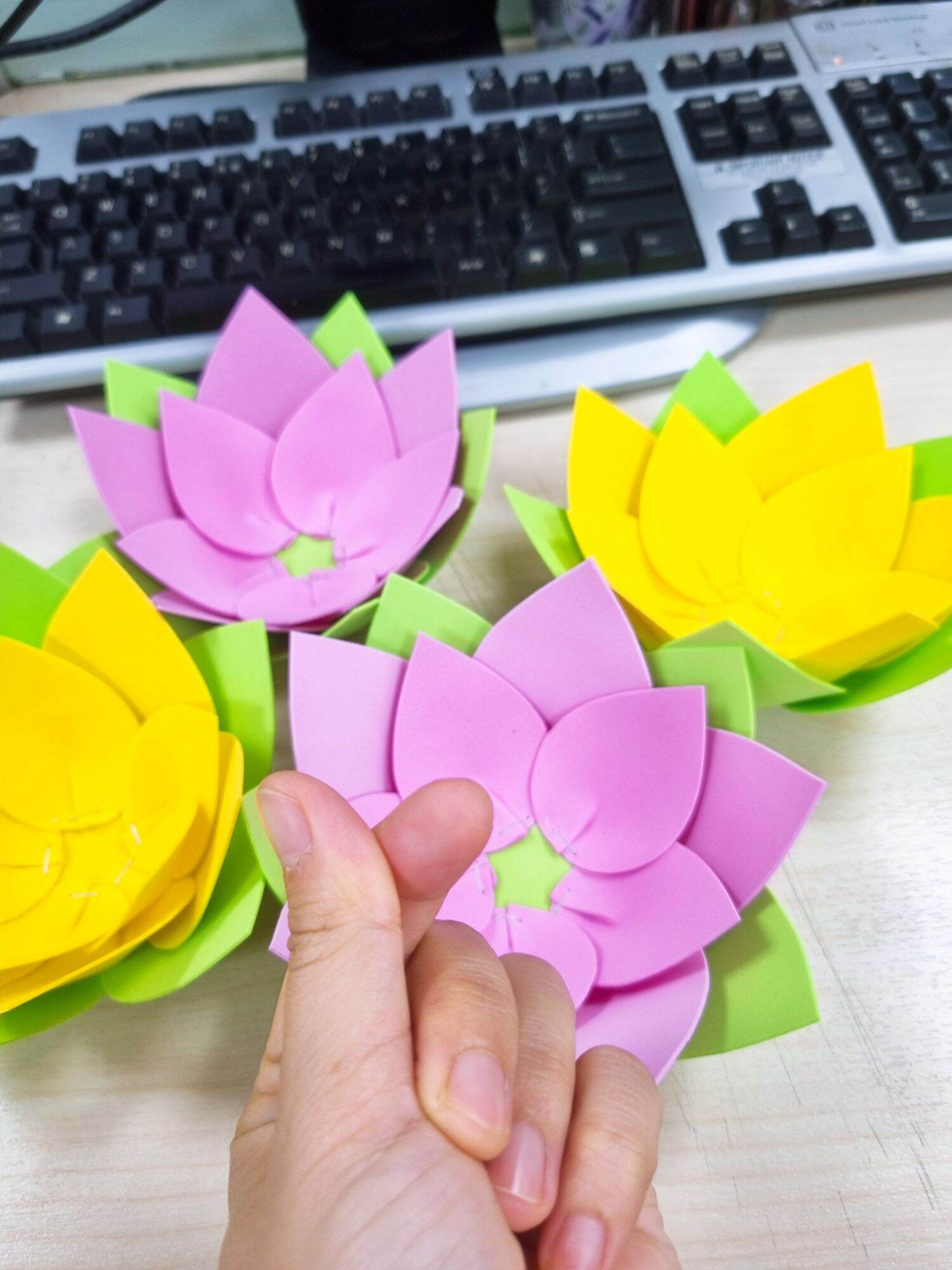 Hoa đăng mút xốp ( không kèm nến)