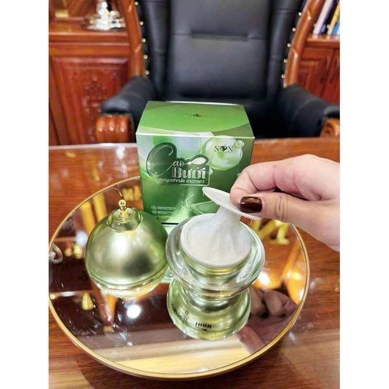 CAO BƯỞI NGUYỄN TIÊN NHÌN LÀ BIẾT NGAY SẢN PHẨM CỦA CÔ TIÊN MIỀN TÂY 🍃

 TIÊN LÀM SẢN PHẨM NÀY GẦN 1 NĂM RỒI MỚI XONG ĐÓ QUÝ VỊ . TỰ LÊN Ý TƯỞNG RỒI VẼ RA TỪNG CHI TIẾT , TÌM CHẤT LIỆU HỦ , CHỈNH TỪNG NÉT CHO THIẾT KẾ VỚI BÊN HỦ LỌ LÀM THEO Ý MÌNH, BÁN