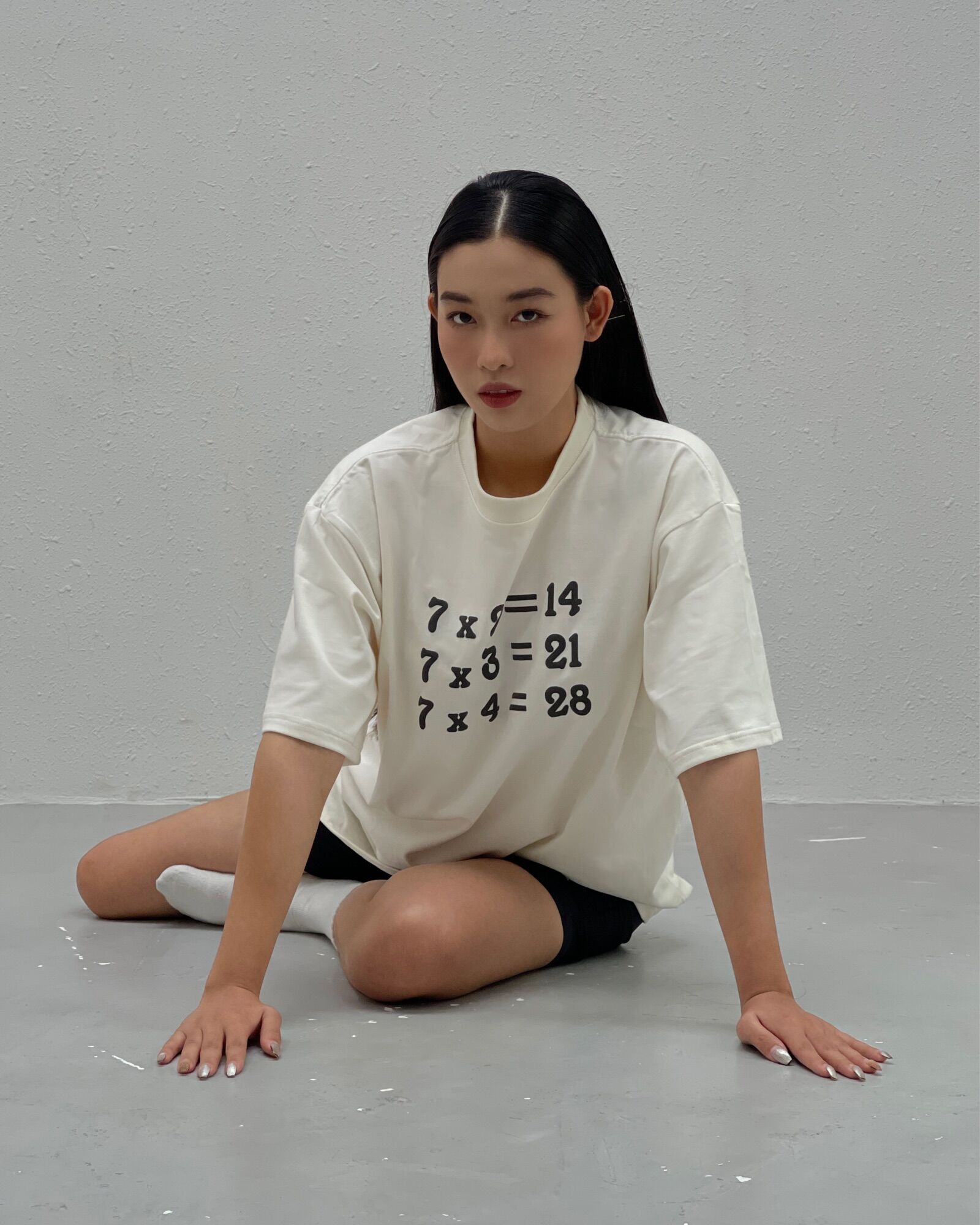 Combo áo thun Cotton và quần short dù Poly trắng