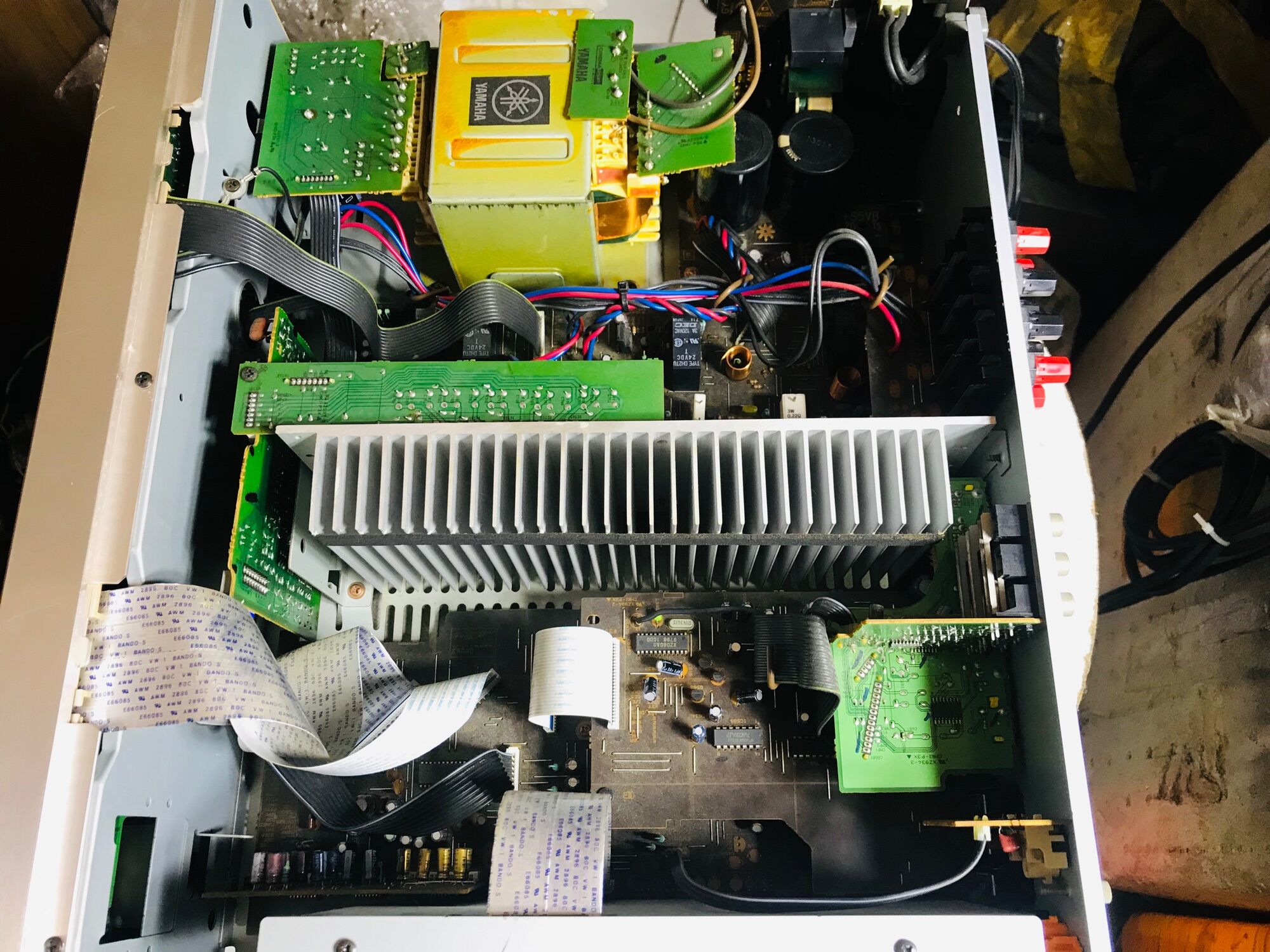 Amply Yamaha DSP-AX620 CS-200w máy chạy 10 sò than zin mới đẹp âm thanh rất hay.