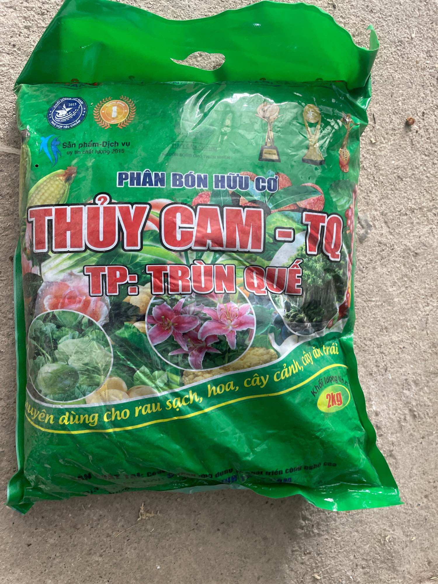 Phân bón hữu cơ - Phân trùn quế Thuỷ Cam túi 2kg