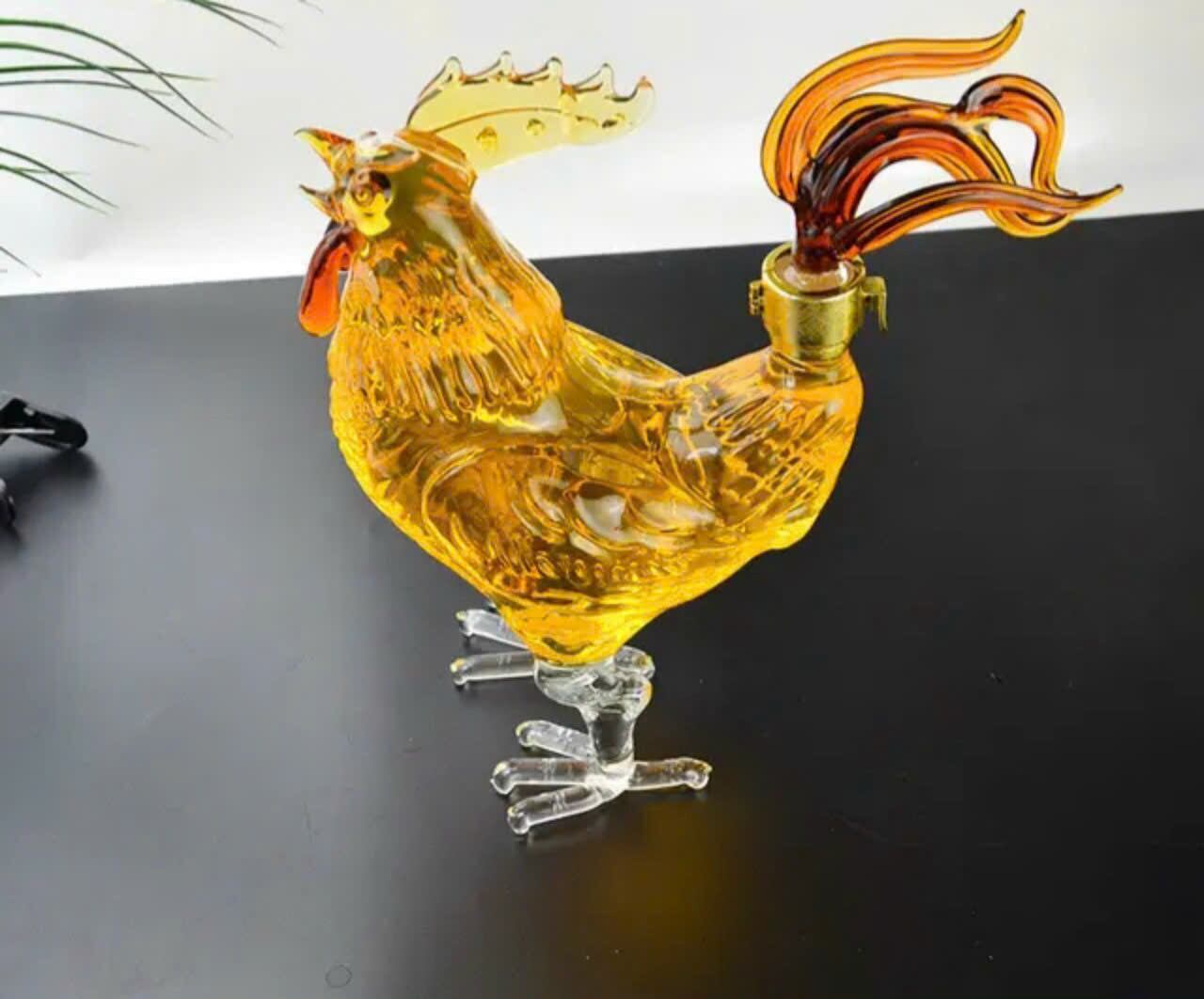 Vỏ chai rượu hình con gà trống