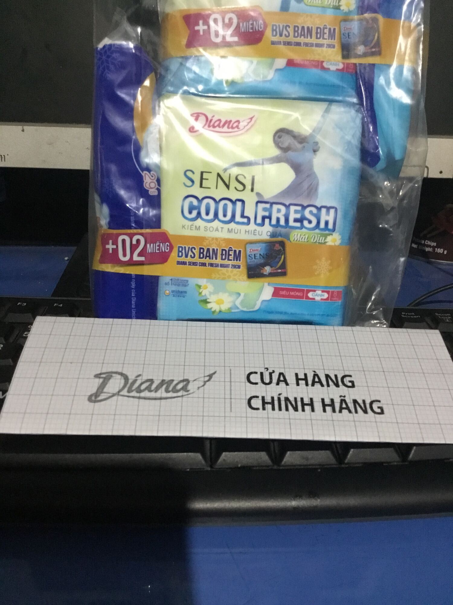 Mua 2 Gói Diana Hoa Cúc Tặng 2 Miếng Ban Đêm 29cm-Combo 6 Gói Băng Vệ Sinh