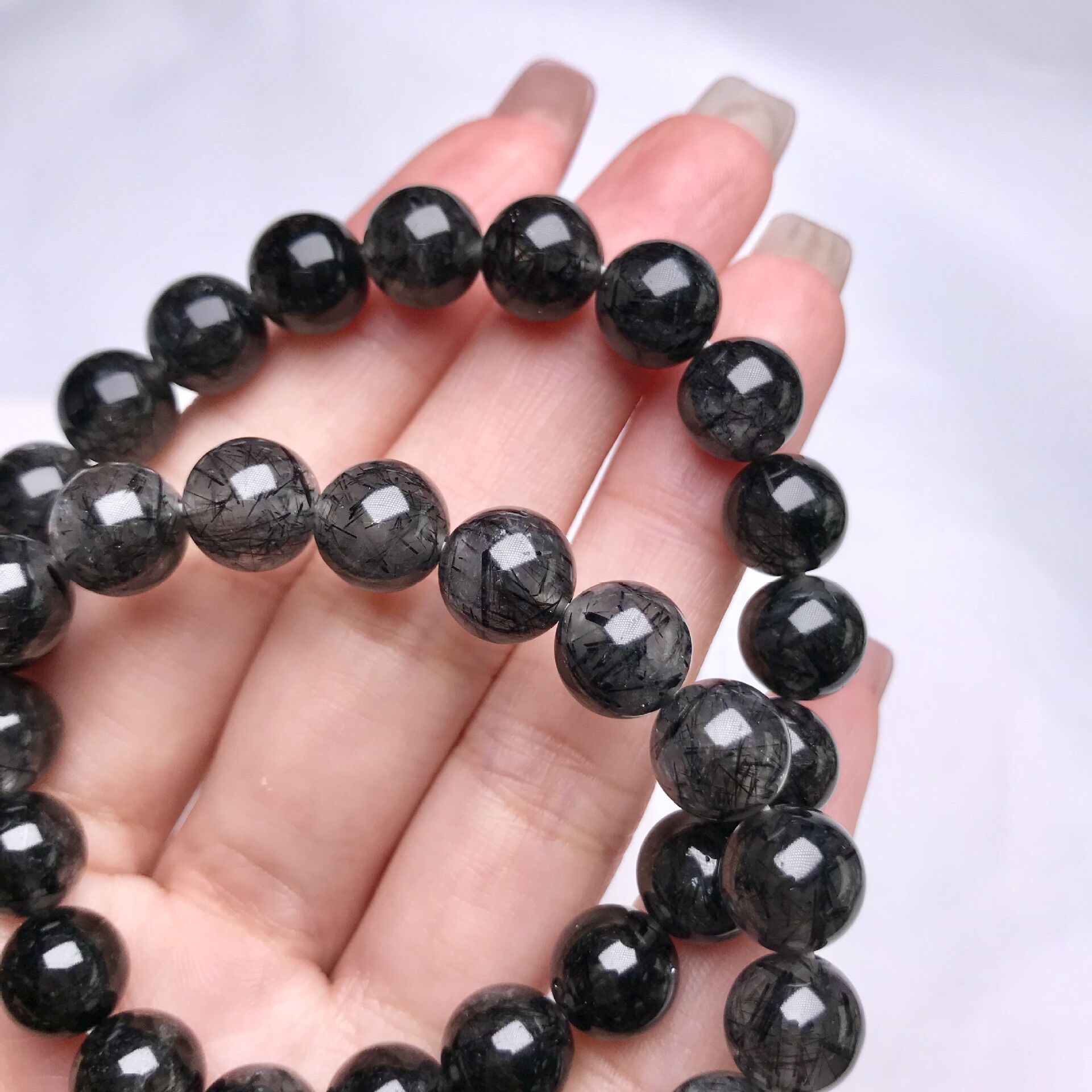 Vòng tay thạch anh tóc đen 8li