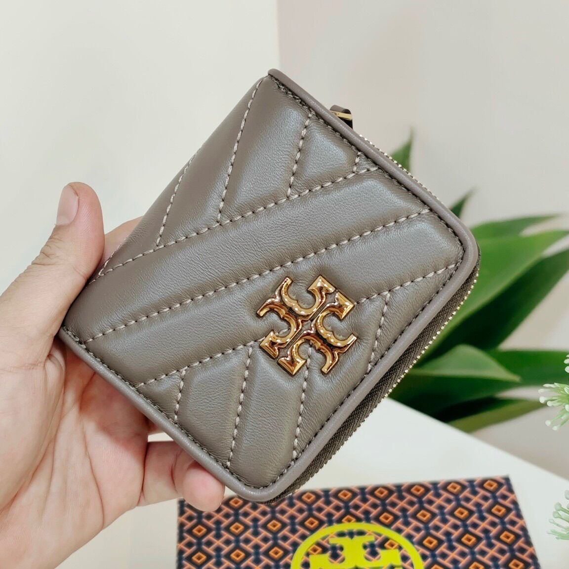 Ví Burch Kira Chevron kinh điển