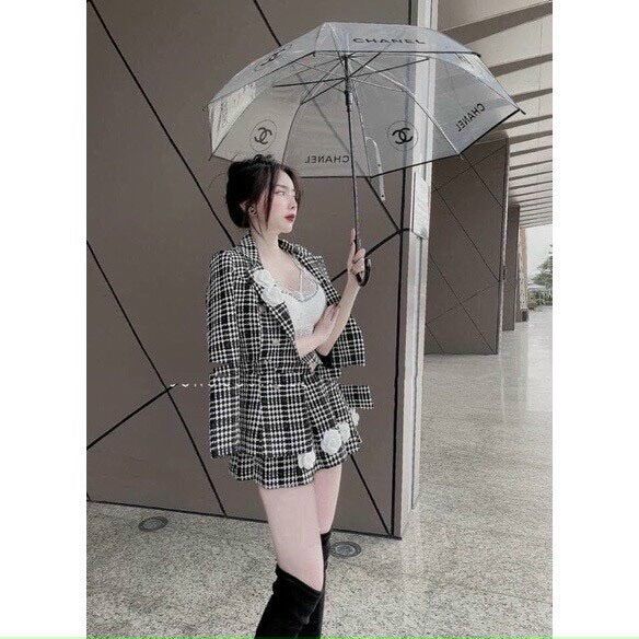 Ô trong suốt cán dài chanel hót 2022