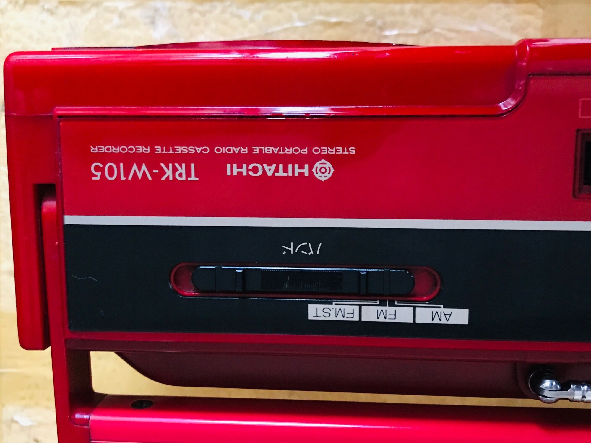 Đài Cassette Nội địa Nhật màu đỏ tươi