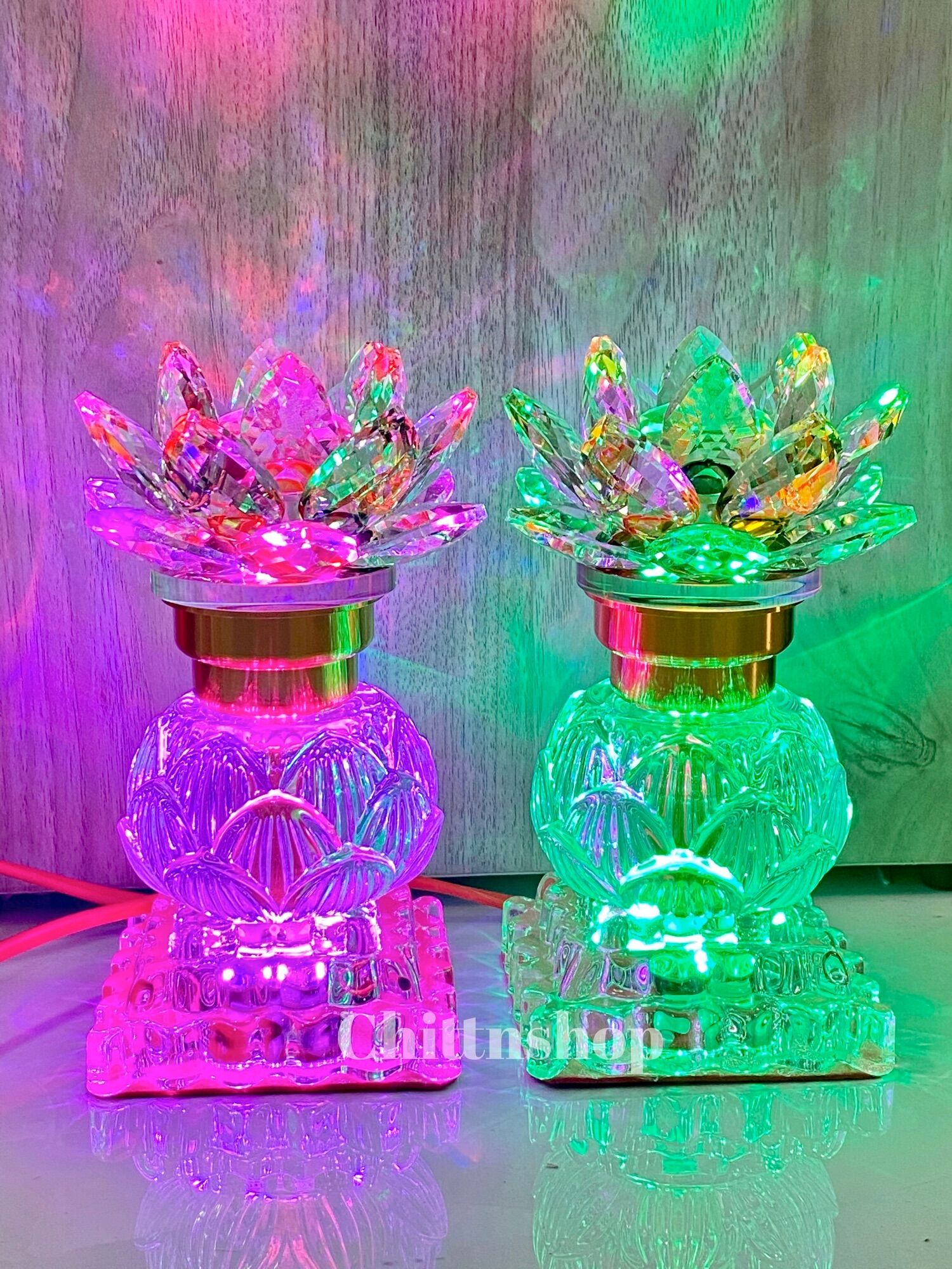 Cặp đèn bàn thờ hoa sen pha lê đổi màu cao 16cm - Thân búp sen pha lê