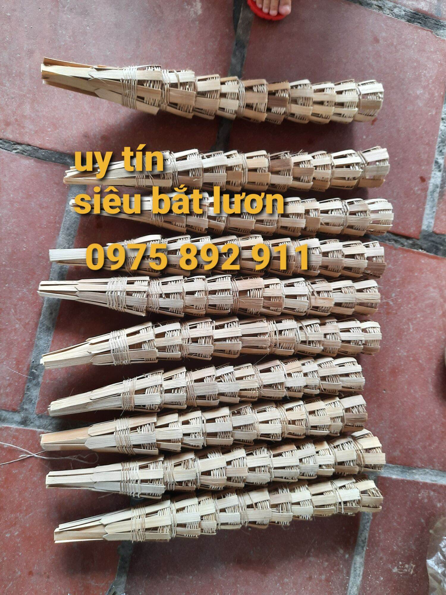 Hom lươn bằng tre