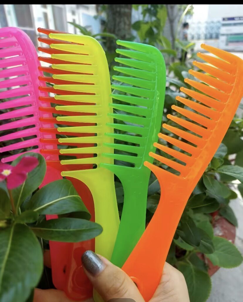 ⏰ set 5 lược răng thưa lớn , nhựa trong cho tóc uốn, tóc sơ rối