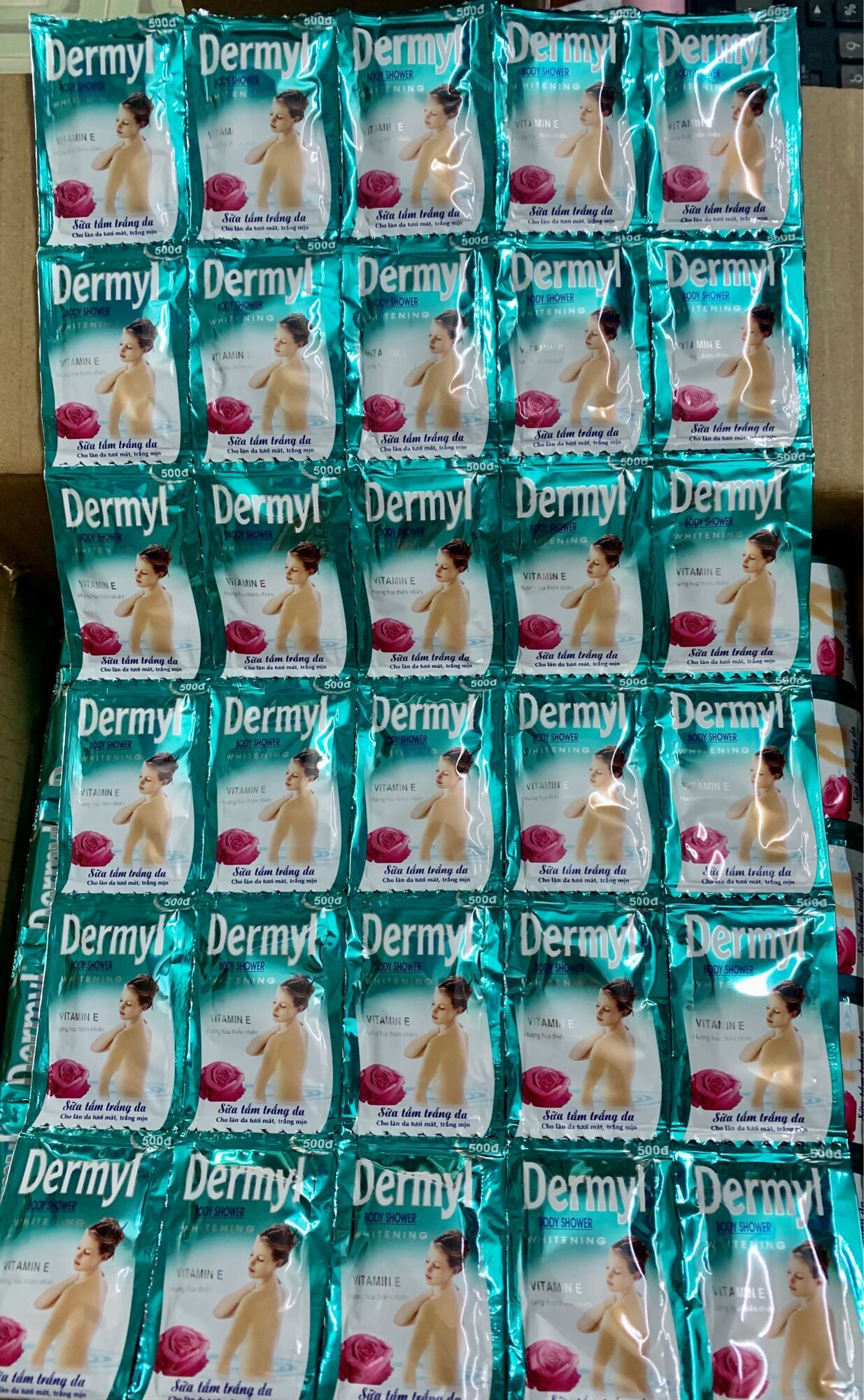 Sữa tắm trắng da Dermyl 10 dây