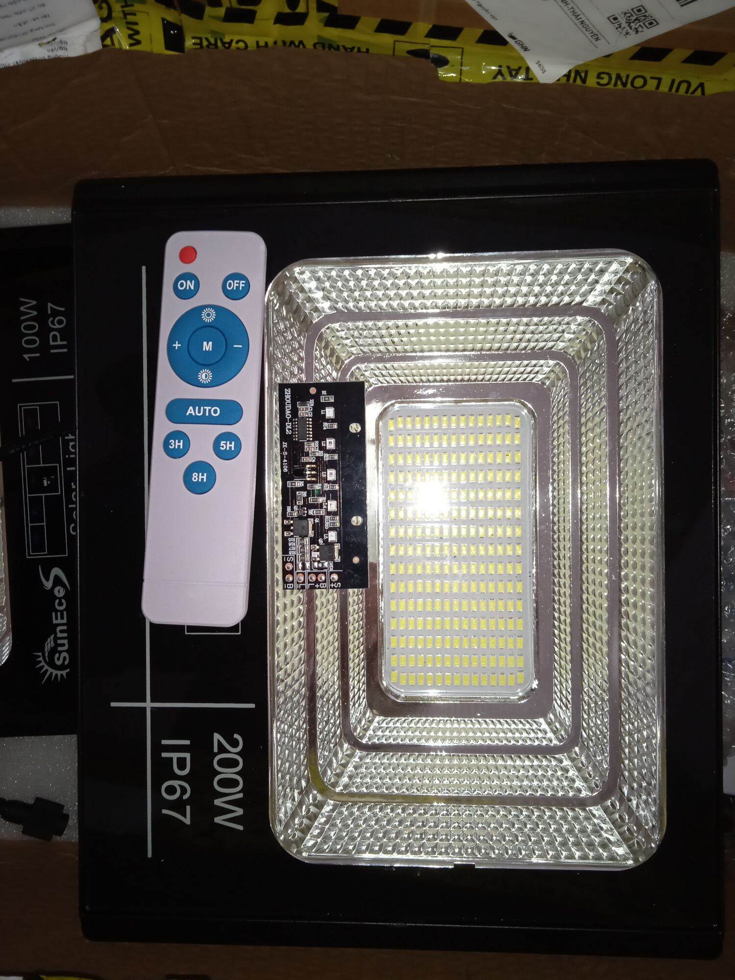 Vỏ đèn năng lượng mặt trời 200w