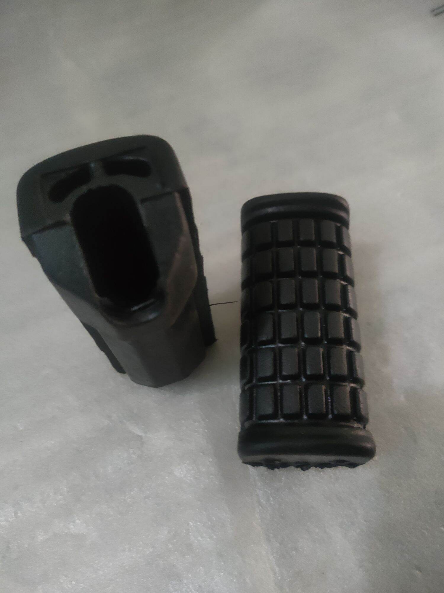 Cao su gác chân trước suzuki
