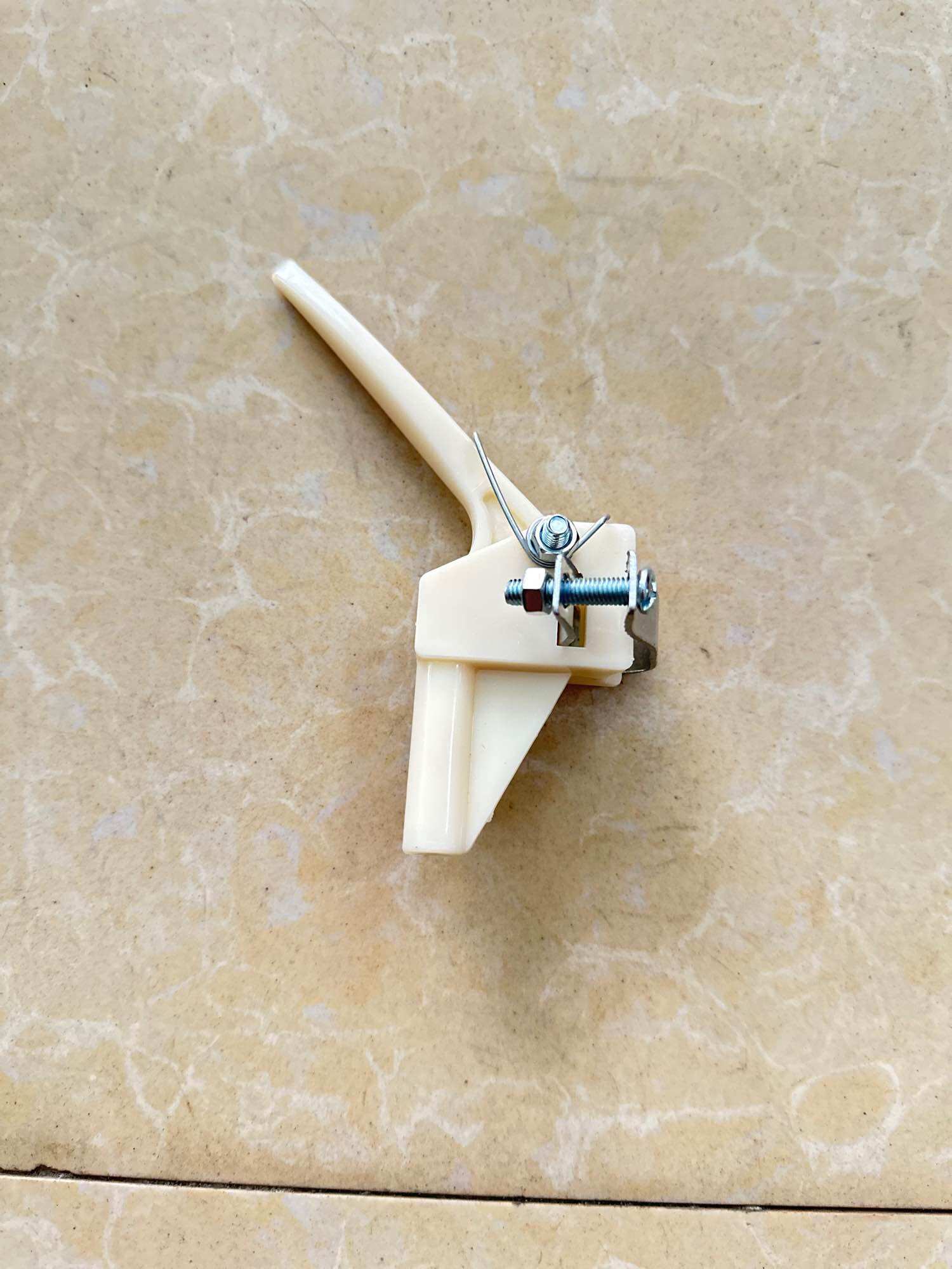Tay bóp ga máy cắt cỏ