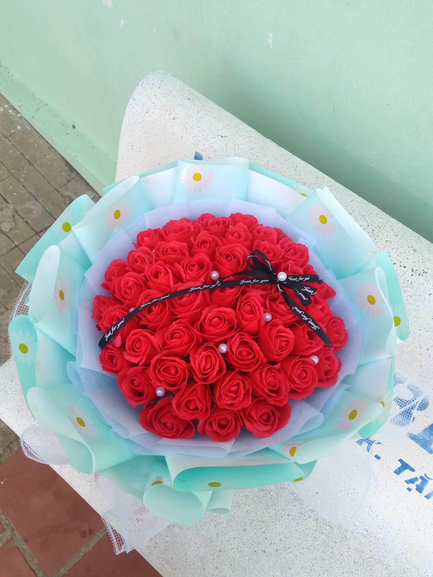Hoa sáp 50 bông bó tròn , được chọn màu bông và màu giấy