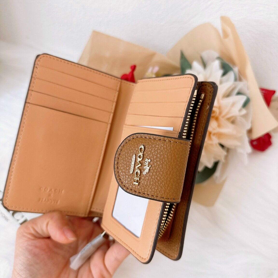 Ví C0ach zip wallet họa tiết siêu cưng