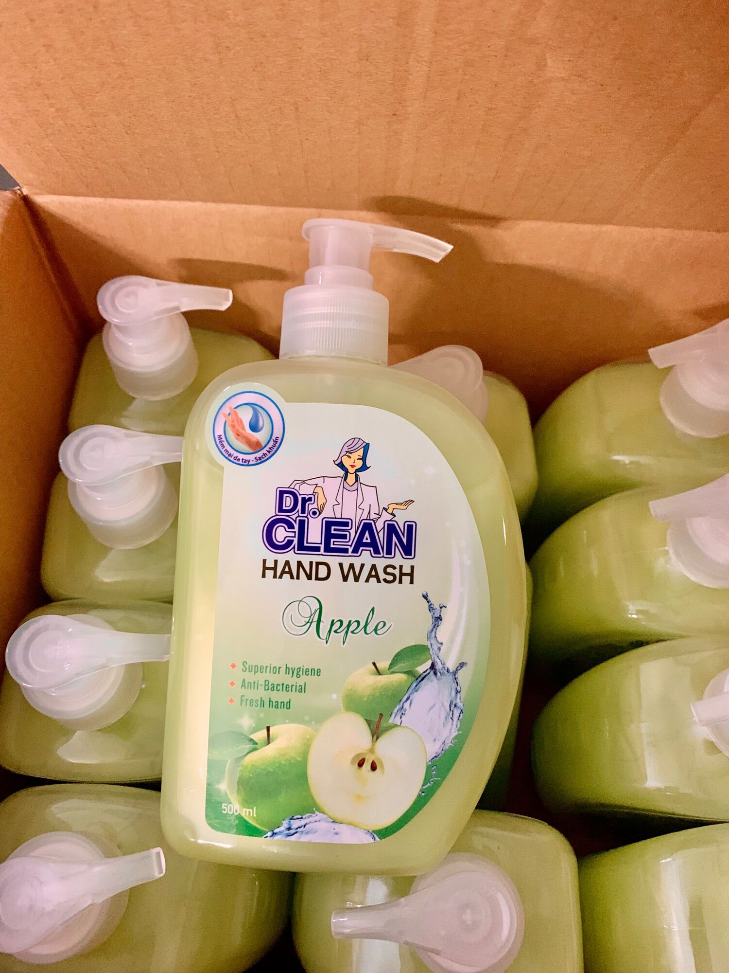 Sữa rửa tay sạch khuẩn Dr.Clean hương táo 500ml