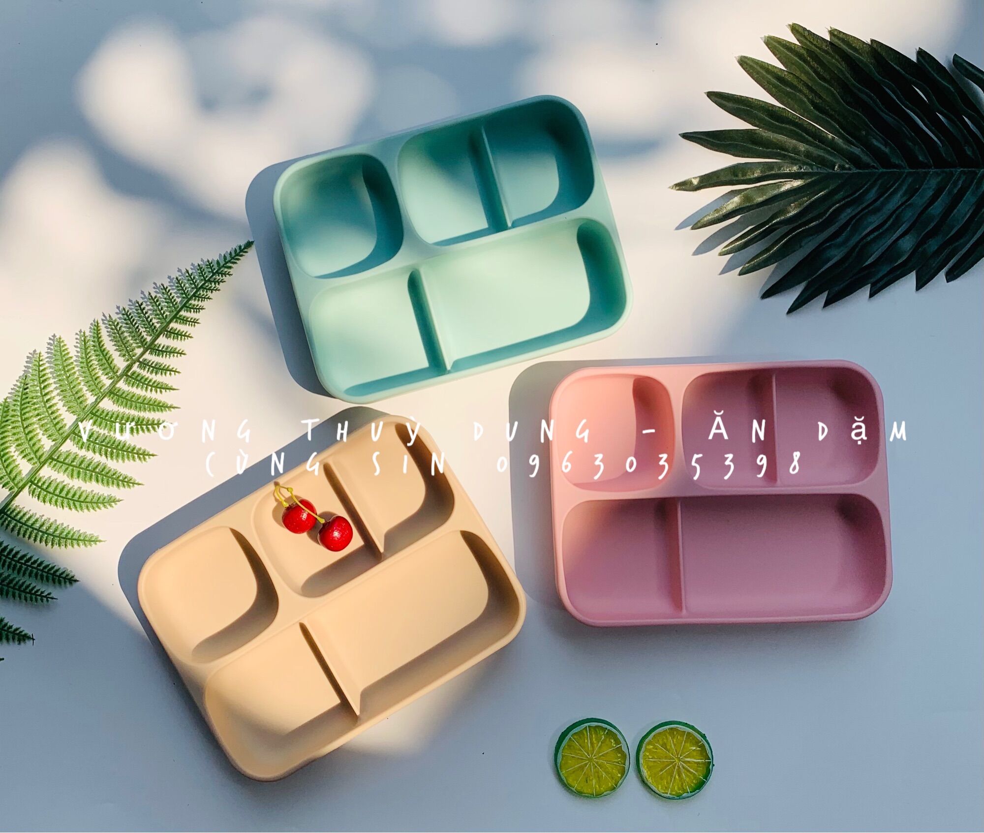Khay chữ nhật silicon chia 5 ngăn cho bé ăn dặm