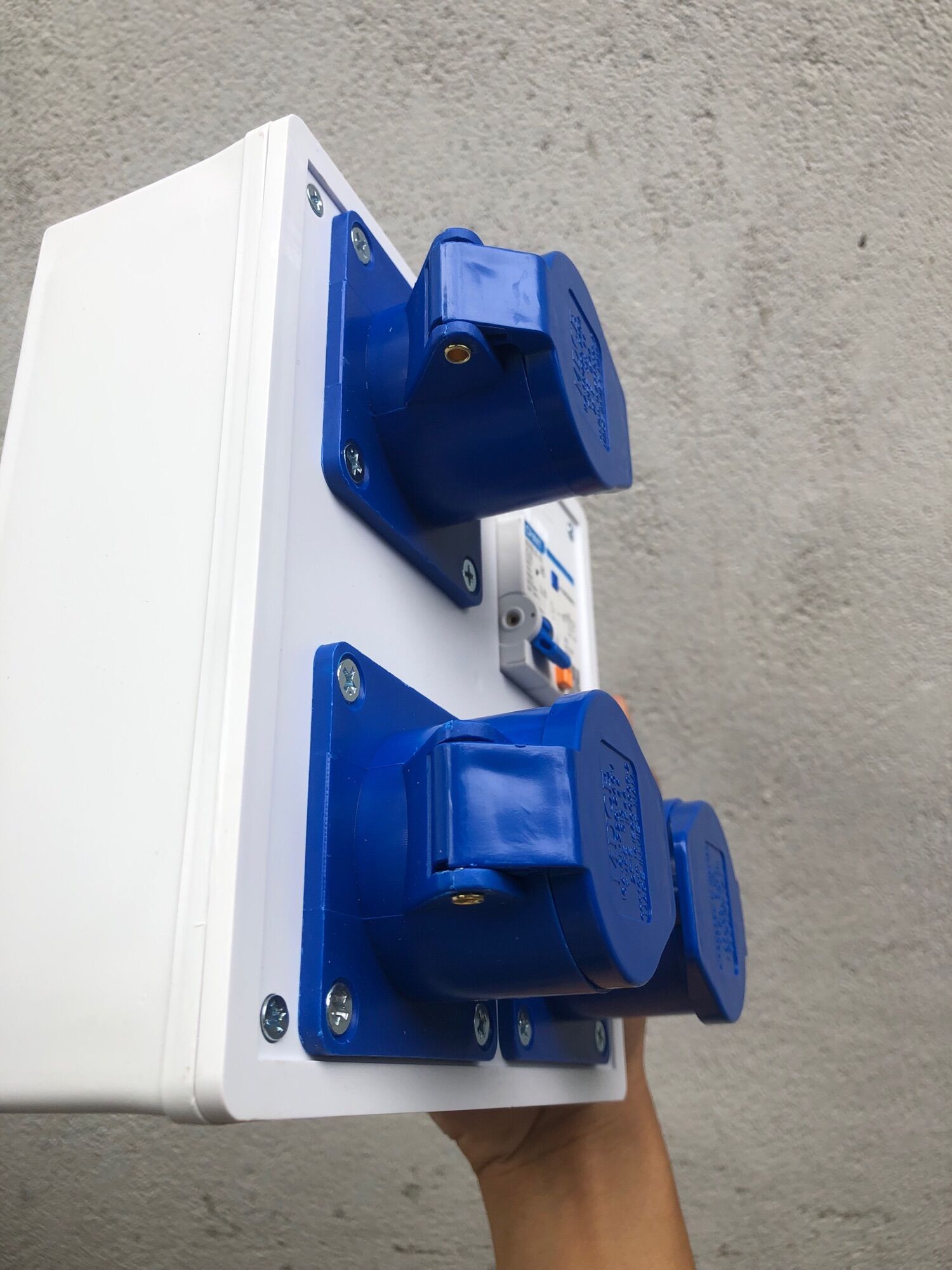 Hộp nguồn điện công nghiệp 32A