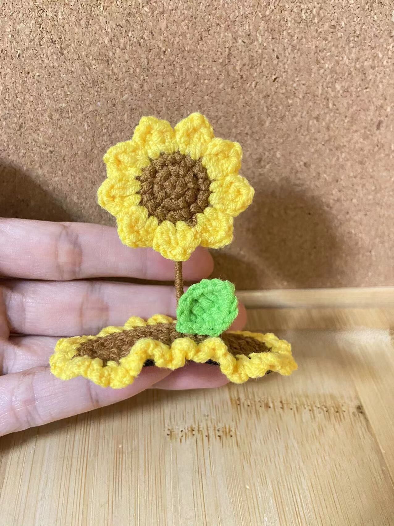 Kẹp tóc hoa hướng dương bằng len handmade