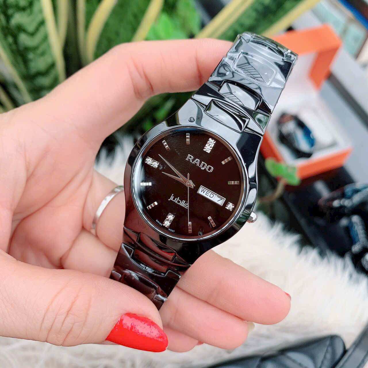 Đồng hồ Rado nam màu đen, size 40. Máy Nhật 2 lịch, Vỏ và dây bằng đá saphire, kiếng saphire.