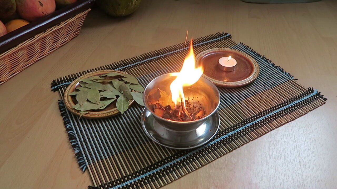 Lá nguyệt quế khô ( bay leave) của Nga ( giao ngẫu nhiên mã bao bì)