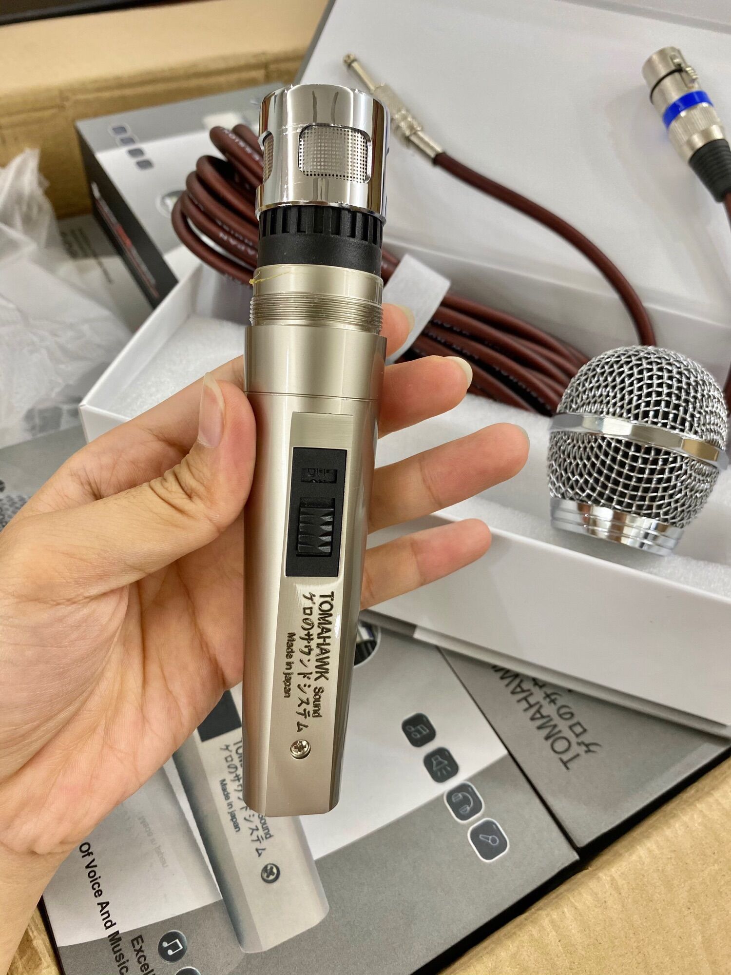 Mic có dây Tomahawk Nhật hát cực bắt míc , chống hú
