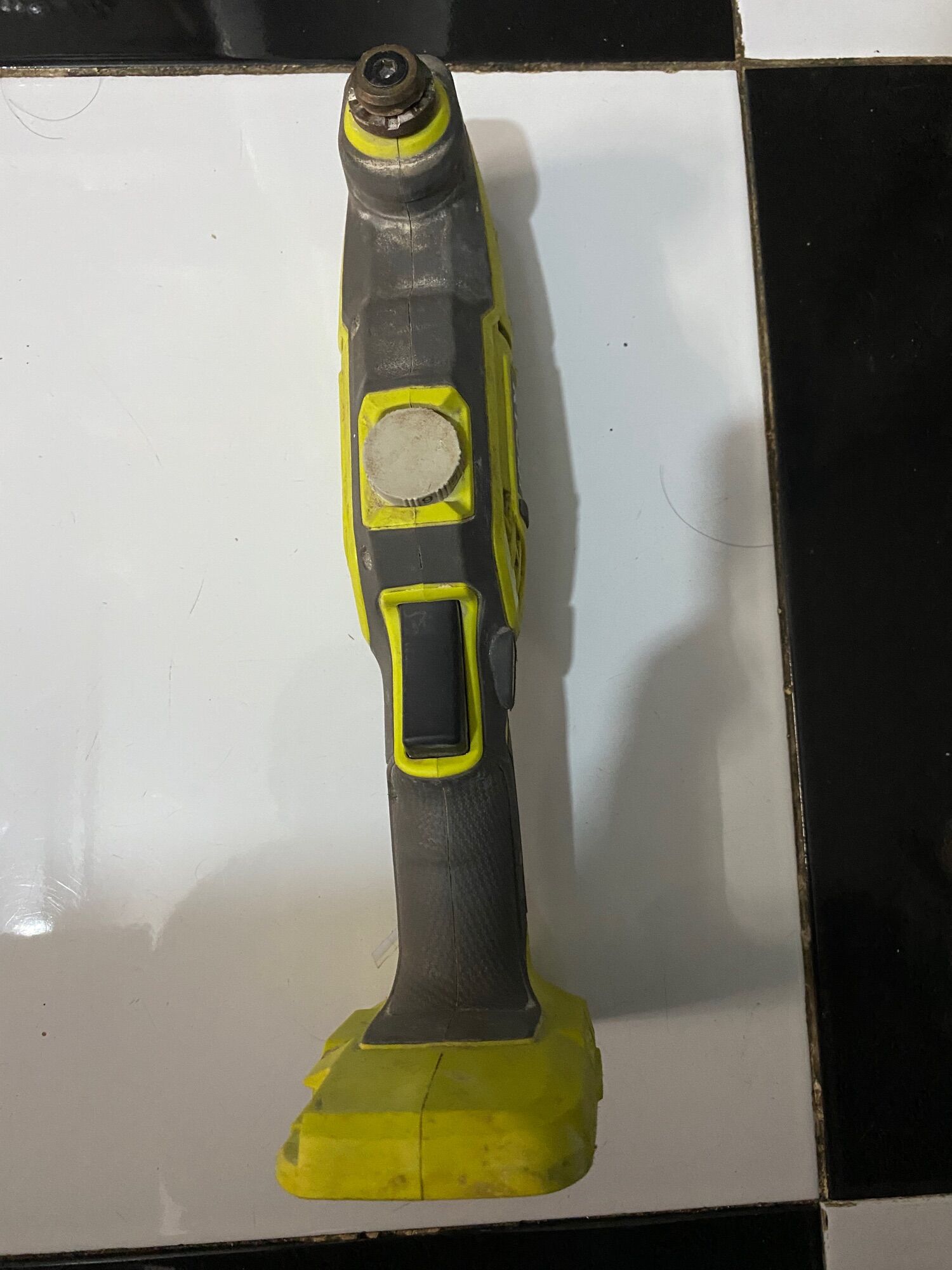Máy cắt rung Ryobi R18MT3