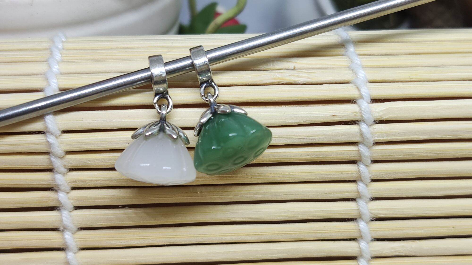 GauBee Charm bạc 925 treo ngọc hoà điền