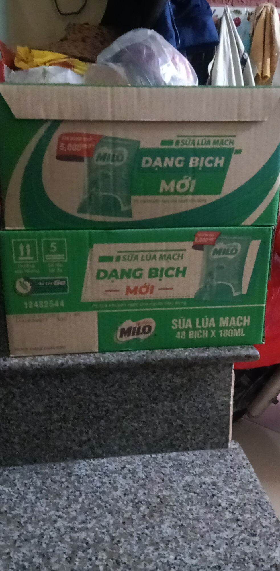 Một thùng gồm 48 bịch sữa milo lúa mạch dạng bịch 180ml mới