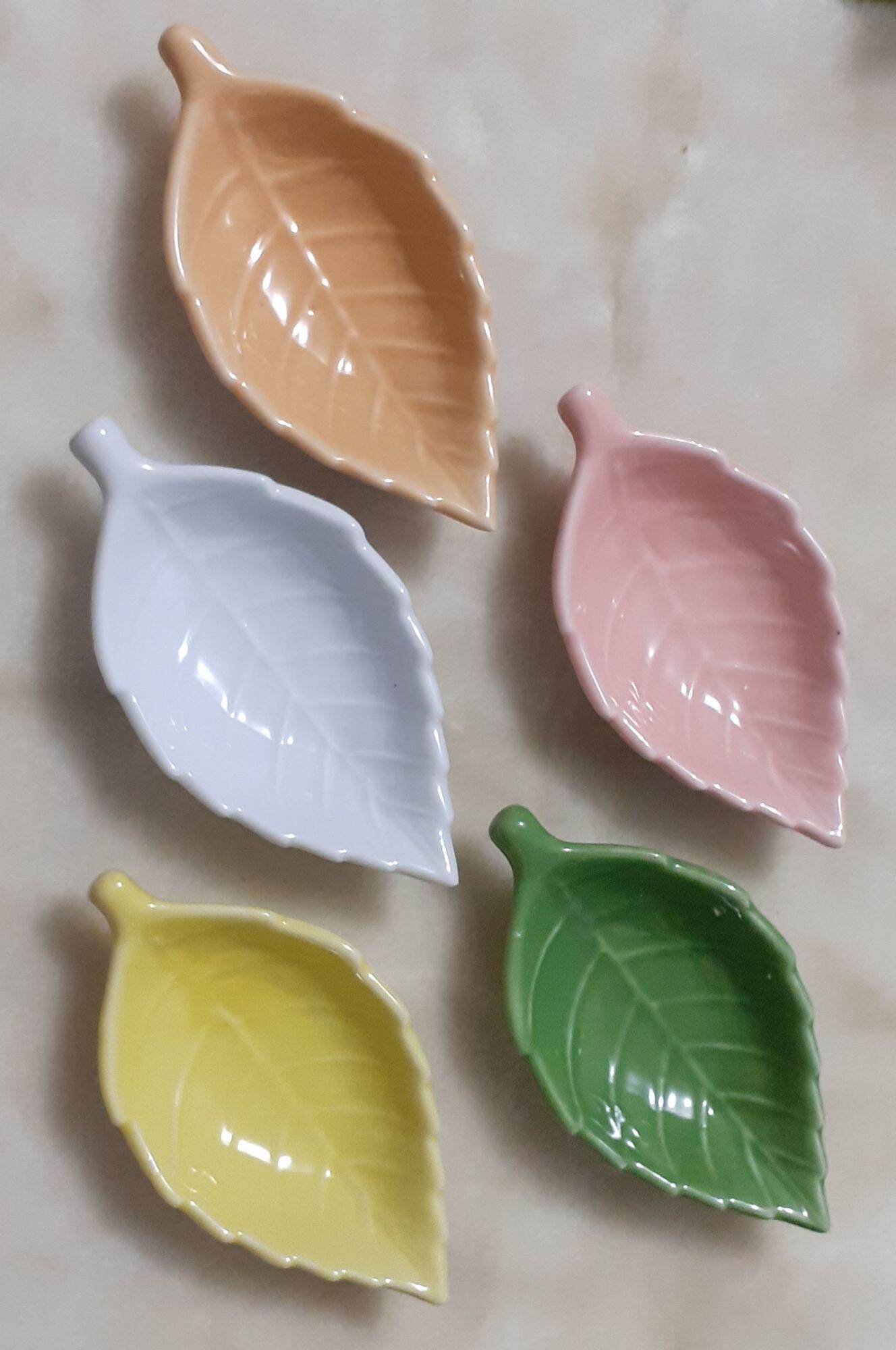 Đĩa gốm sứ hình lá đựng nước chấm 9cm x 4.5cm