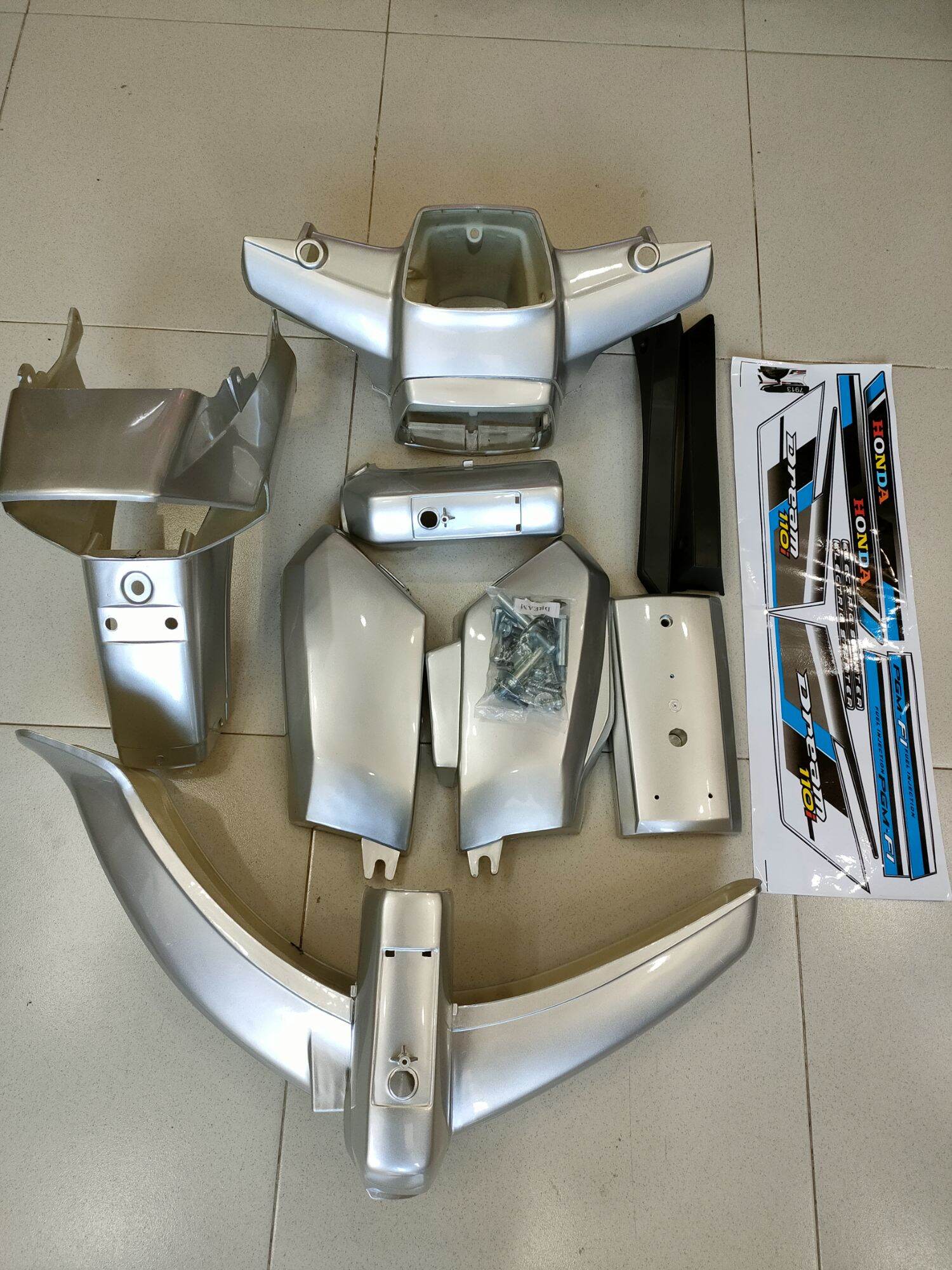Dàn áo xe dream và super màu bạc