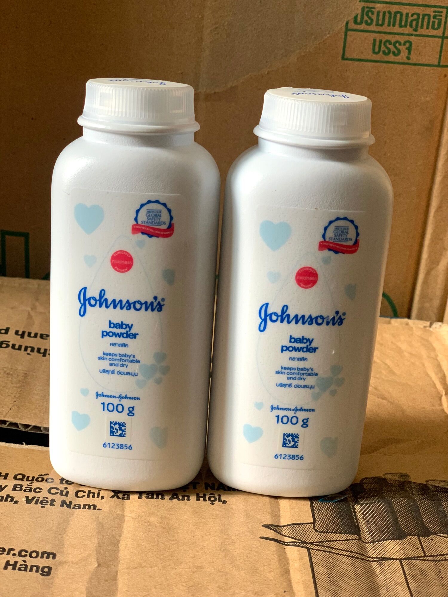 2 lọ Phấn thơm Johnson's Baby Power 100g