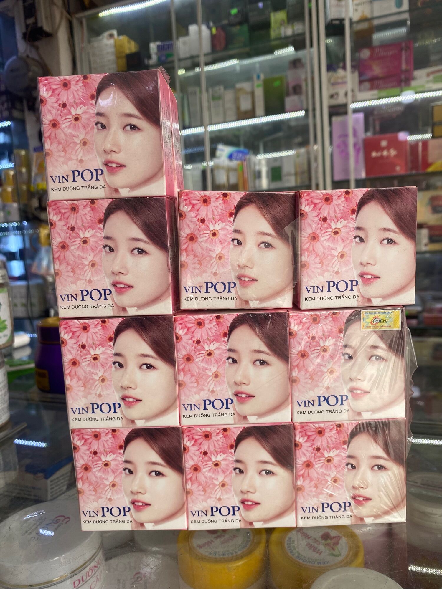Kem dữơng trắng da pop thái lan