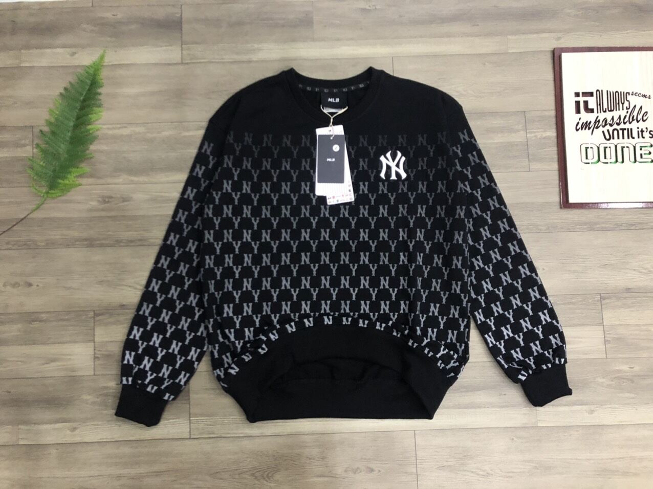 sweater mono mlb họa tiết mạng nhện